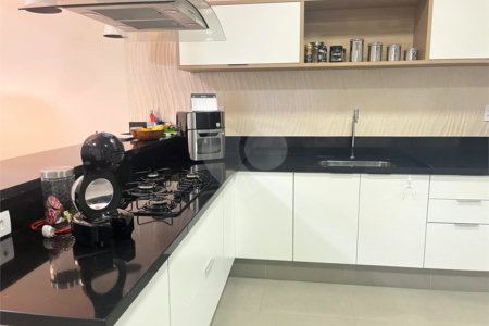 Casa à venda com 3 quartos, sendo 1 suíte, no condomínio Residencial Golden Ville, Itapetininga - SP