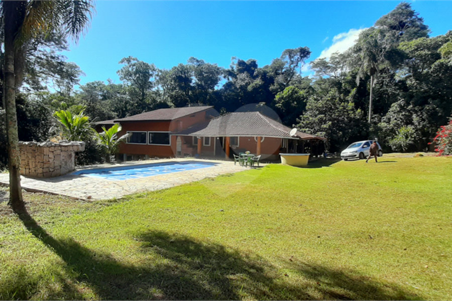Casa à venda com 3 quartos, sendo 1 suíte, no condomínio Sausalito, Mairiporã - SP