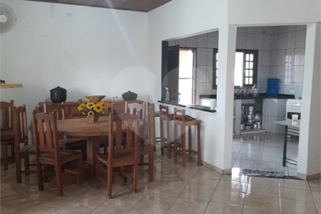 Chácara à venda com 3 quartos, sendo 1 suíte, no Centro, Porangaba, SP