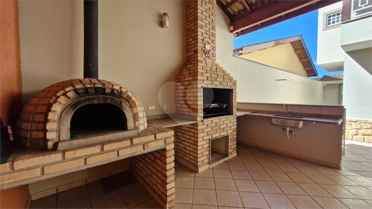 Casa sofisticada à venda em bairro nobre de Atibaia | 3 dormitórios | 408 m²