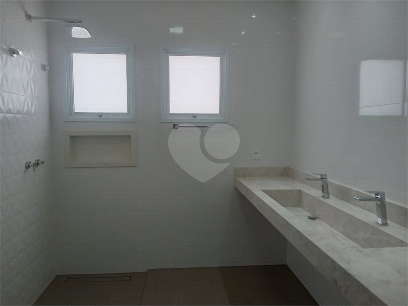 Casa à venda com 4 quartos, sendo 3 suítes,  no condomínio Residencial Montreal, São Carlos - SP