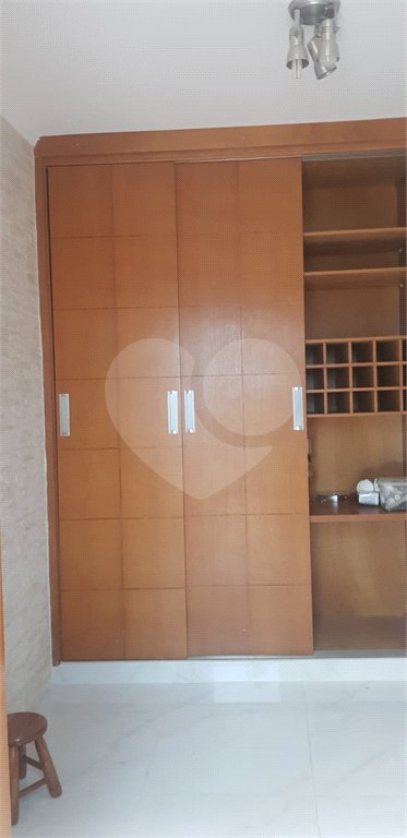 Sobrado à venda com 4 quartos, sendo 2 suítes, em Vila Hamburguesa, São Paulo, SP