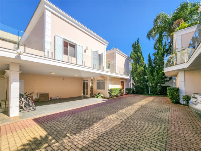 Casa à venda com 4 quartos, sendo 2 suítes,  no condomínio Stephanie, São Paulo - SP