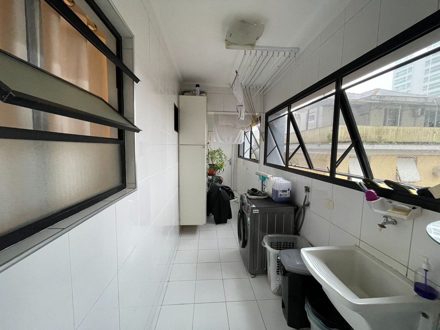 Apartamento 3 dormitórios com 2 suítes, 2 vagas demarcadas, no Embaré, Santos