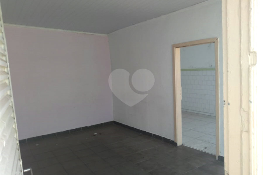Sobrado à venda com 3 quartos em Vila Nivi, São Paulo, SP