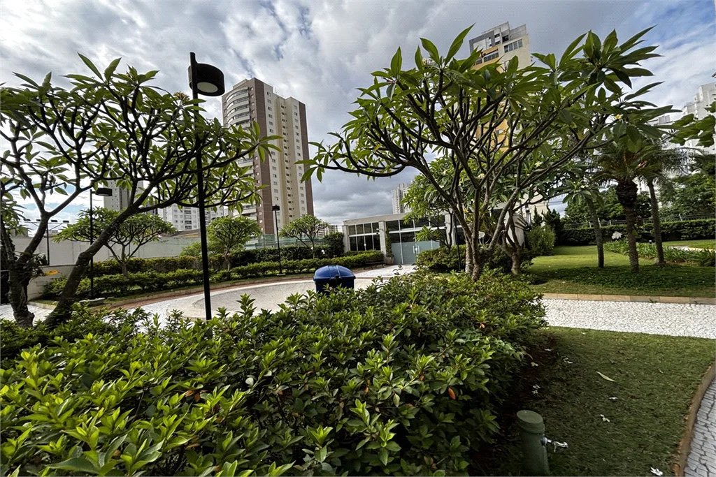 Apartamento para alugar com 3 suítes em Vila Romana, São Paulo, SP