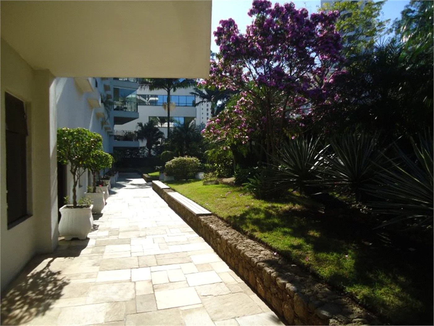 Apartamento à venda com 4 quartos, sendo 1 suíte,  em Vila Andrade, São Paulo, SP