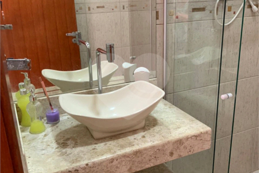 Sobrado à venda com 3 quartos, sendo 1 suíte, em Vila Irmãos Arnoni, São Paulo, SP