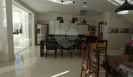 Casa à venda com 4 suítes no condomínio Figueira Gardn, Atibaia - SP