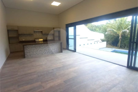 Casa à venda com 4 suítes no condomínio Estância Marambaia, Vinhedo - SP