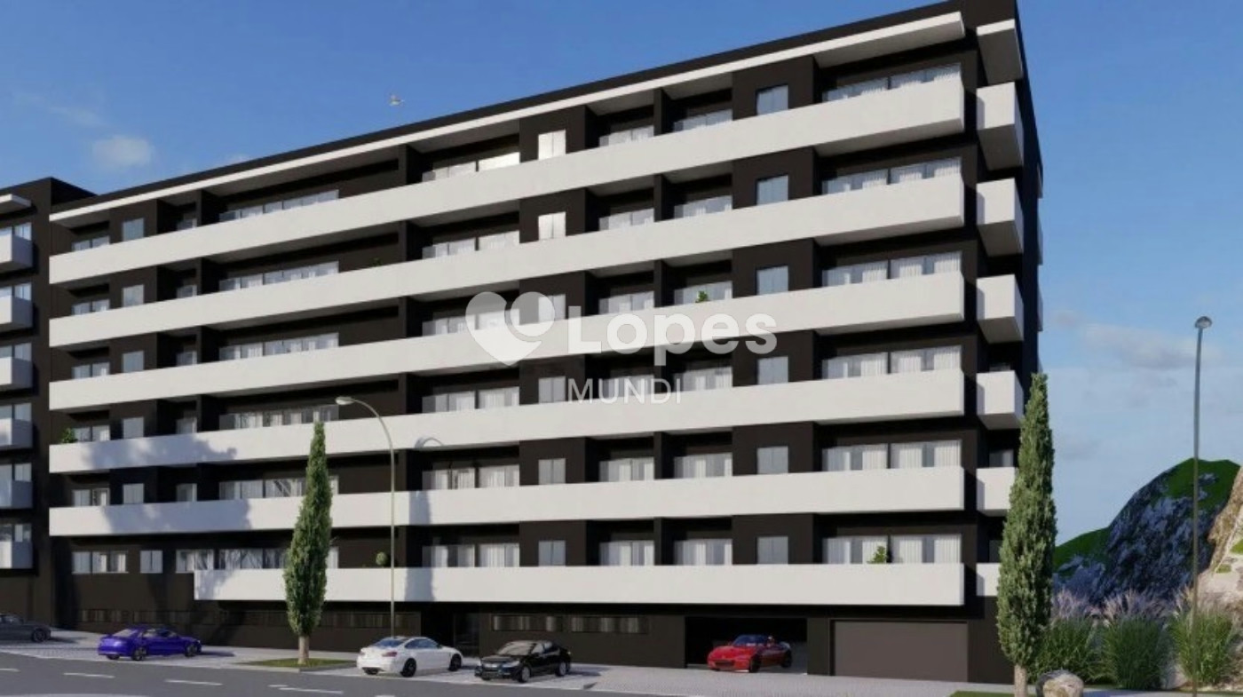 Apartamento T2 à venda em Águas Santas, Maia, Portugal – Varanda e garagem