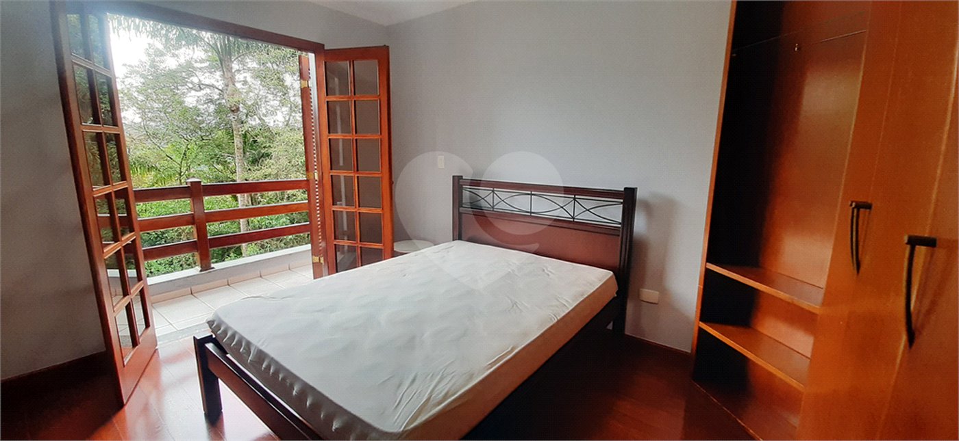 Sobrado à venda com 4 quartos, sendo 3 suítes, em Serra da Cantareira, Mairiporã, SP