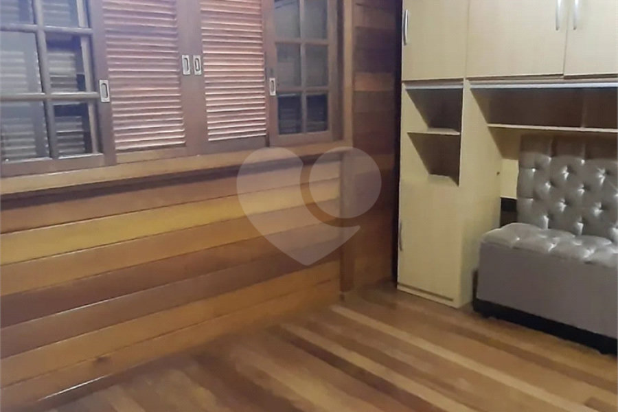 Casa à venda com 5 quartos, sendo 1 suíte, no condomínio Parque Suiça, Caieiras - SP