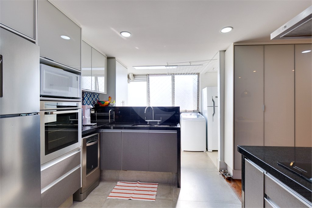 Apartamento à venda com 3 quartos, sendo 2 suítes,  em Alto da Boa Vista, São Paulo, SP