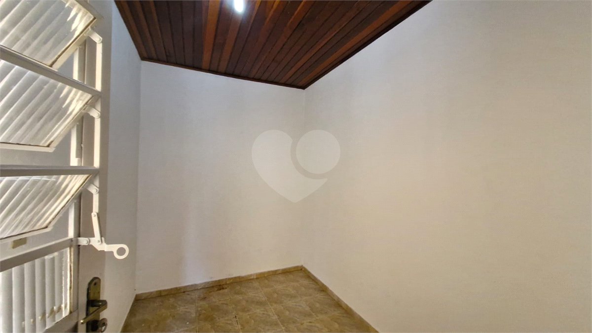 Casa para alugar com 3 quartos, sendo 1 suíte, no condomínio Santa Mônica, Atibaia - SP