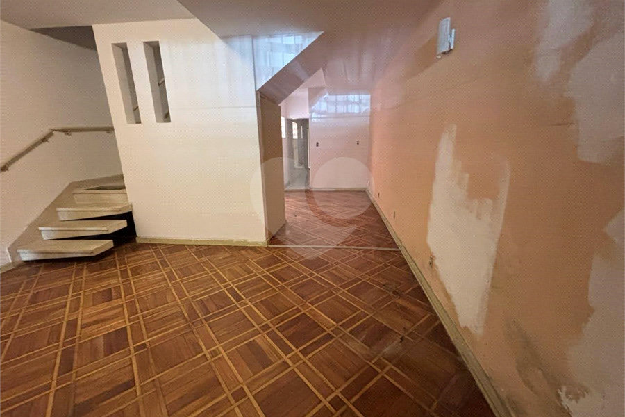 Sobrado à venda com 3 quartos em Jardim Petrópolis, São Paulo, SP