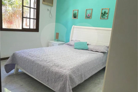Casa à venda com 4 quartos, sendo 2 suítes, em Caravelas, Armação dos Búzios, RJ