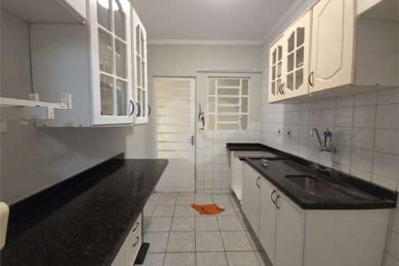 Casa à venda com 3 quartos, sendo 1 suíte, no condomínio Parque das Árvores, Sorocaba - SP