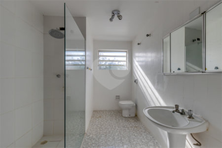 Sobrado à venda com 3 quartos, sendo 1 suíte, em Alto da Boa Vista, São Paulo, SP