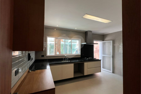 Casa para alugar com 3 quartos, sendo 1 suíte, no condomínio Res Villeneuve, São Paulo - SP