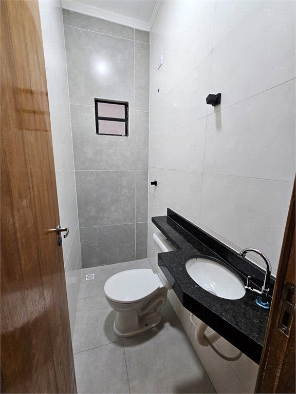 Casa à venda com 3 quartos, sendo 1 suíte, em Maracanã, Praia Grande, SP