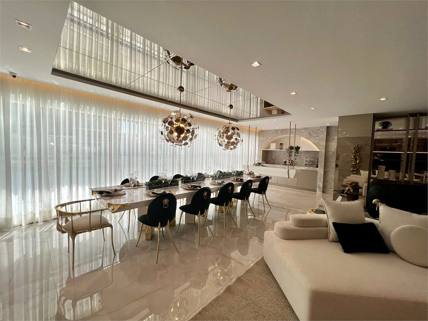 Apartamento à venda com 4 quartos, sendo 3 suítes,  em Jardim das Acácias, São Paulo, SP