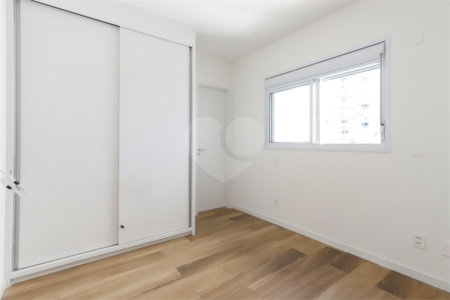 Apartamento à venda com 3 suítes em Vila Anastácio, São Paulo, SP