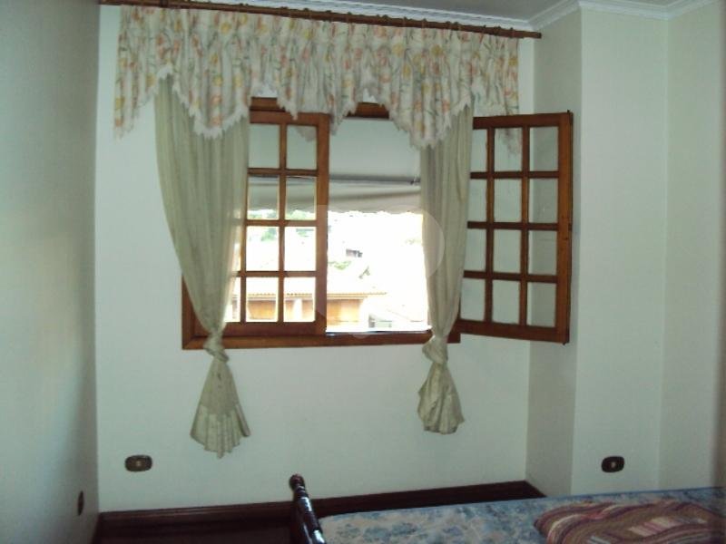 Sobrado à venda com 4 quartos, sendo 2 suítes, em Jardim Peri Peri, São Paulo, SP
