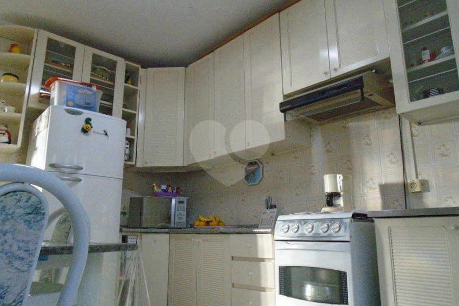 Casa à venda com 4 quartos no condomínio Travessa Catarina Vazem,21, São Paulo - SP