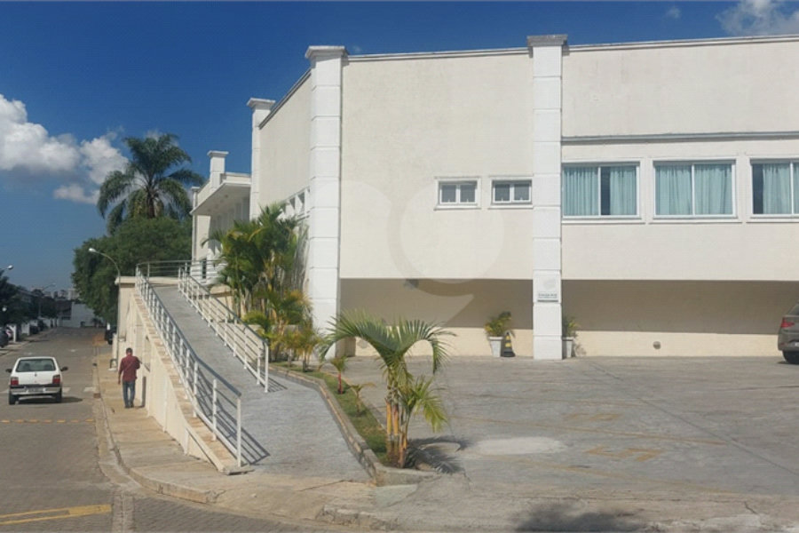 Casa à venda com 3 quartos, sendo 1 suíte,  no condomínio Forest Hills, Guarulhos - SP