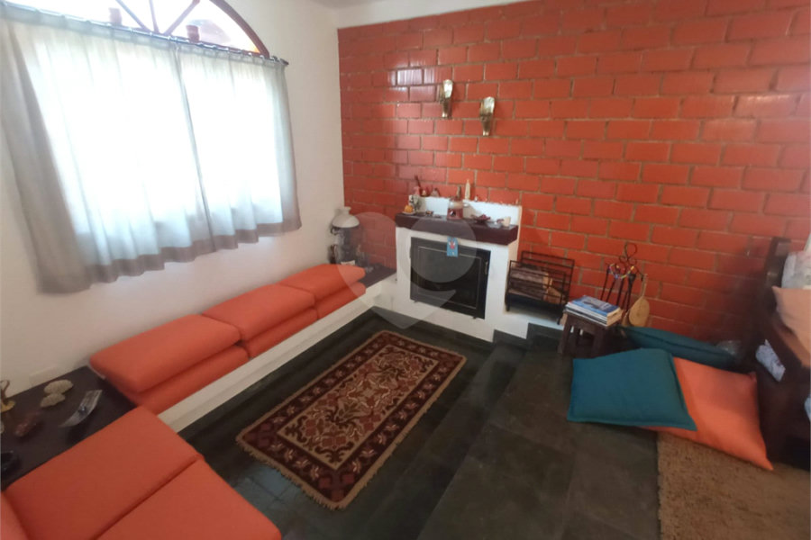 Casa à venda com 4 quartos, sendo 1 suíte, no condomínio Alpes da Cantareira, Mairiporã - SP