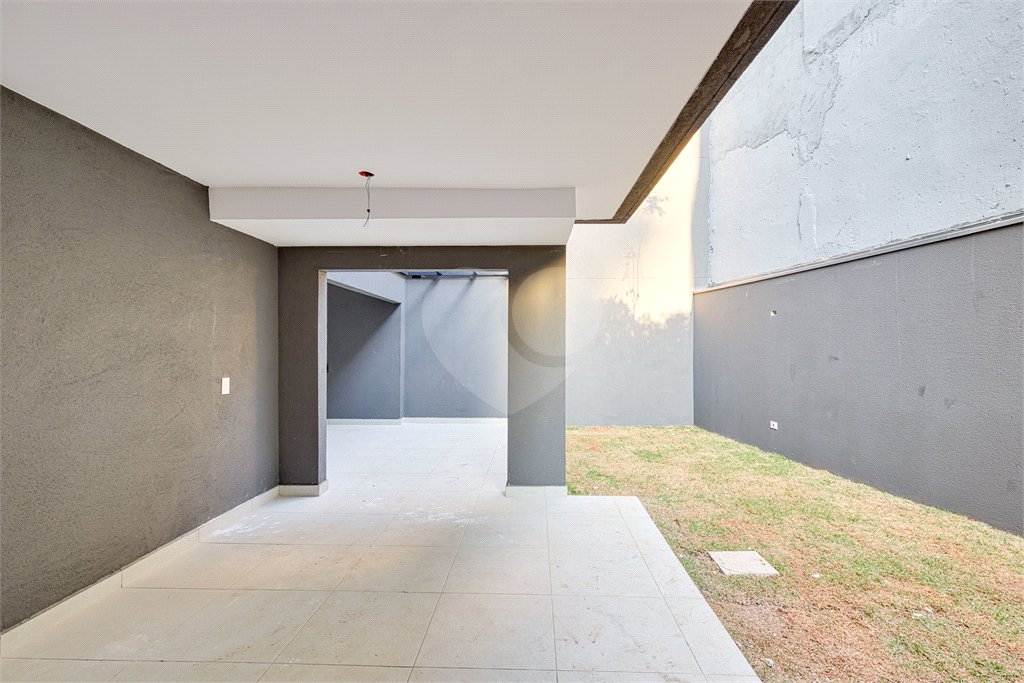 Casa à venda com 3 quartos, sendo 1 suíte, no condomínio Cube Villa, São Paulo - SP
