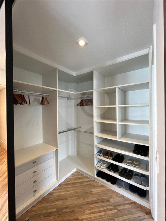 Apartamento à venda com 3 quartos, sendo 2 suítes, em Cerqueira César, São Paulo, SP
