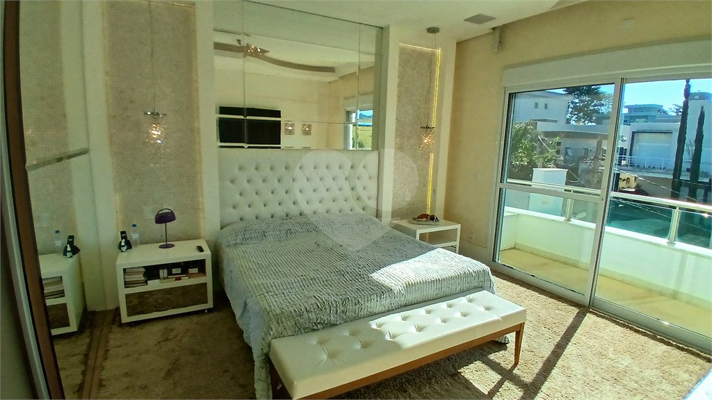 Casa à venda com 3 suítes no condomínio Figueira Garden, Atibaia - SP