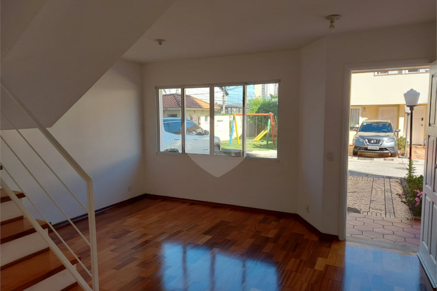 Casa à venda com 3 quartos, sendo 1 suíte, no condomínio Vila das Macieiras, São Paulo - SP