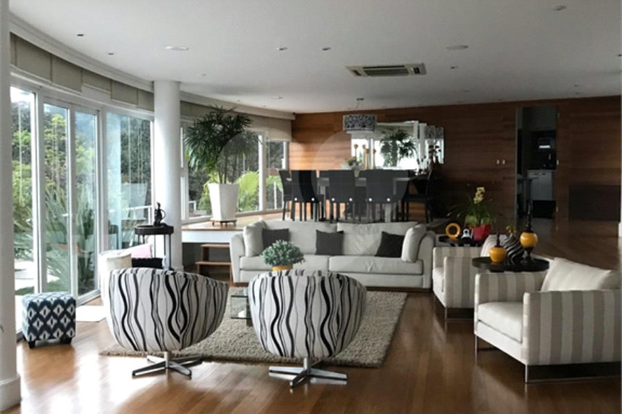 Casa à venda com 4 quartos, sendo 8 suítes, no condomínio Residencial Jd. Ibiratiba, São Paulo - SP