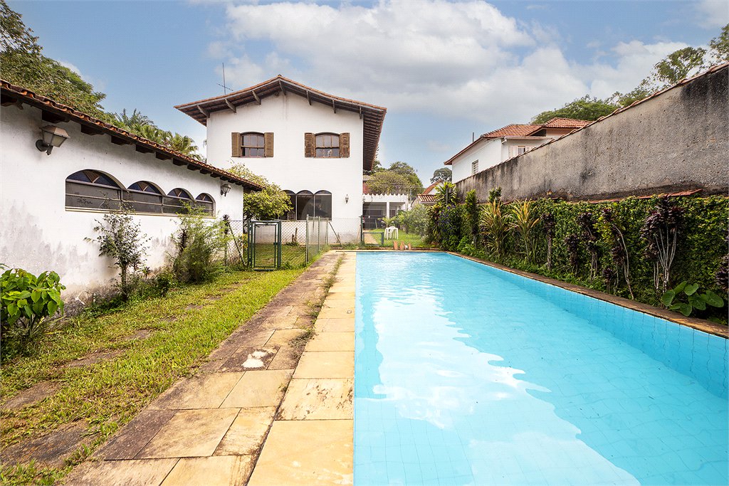Sobrado à venda com 4 quartos, sendo 3 suítes, em Alto da Boa Vista, São Paulo, SP