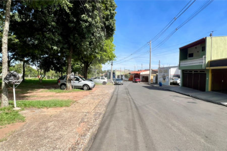 Terreno à Venda no Jardim Tangará