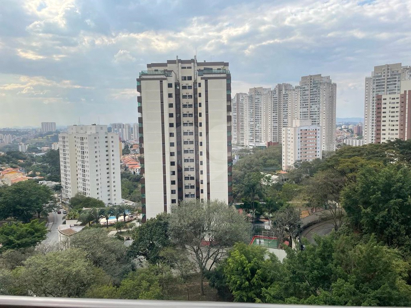 Apartamento à venda com 4 suítes em Vila Suzana, São Paulo, SP