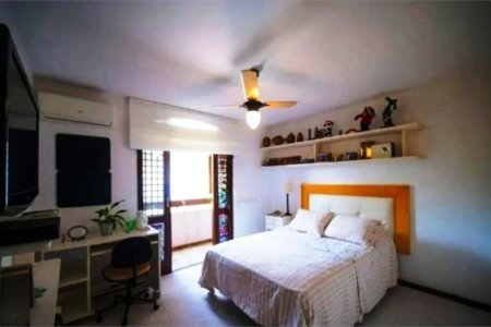Casa à venda com 5 quartos, sendo 2 suítes, em Jardim Everest, São Paulo, SP
