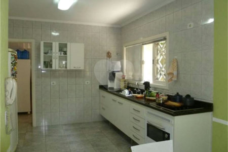 Casa à venda com 3 quartos, sendo 1 suíte, no condomínio Vivenda das Vinhas, Vinhedo - SP