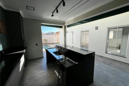 Casa à venda com 3 quartos, sendo 1 suíte, no condomínio Residencial Golden Ville, Itapetininga - SP