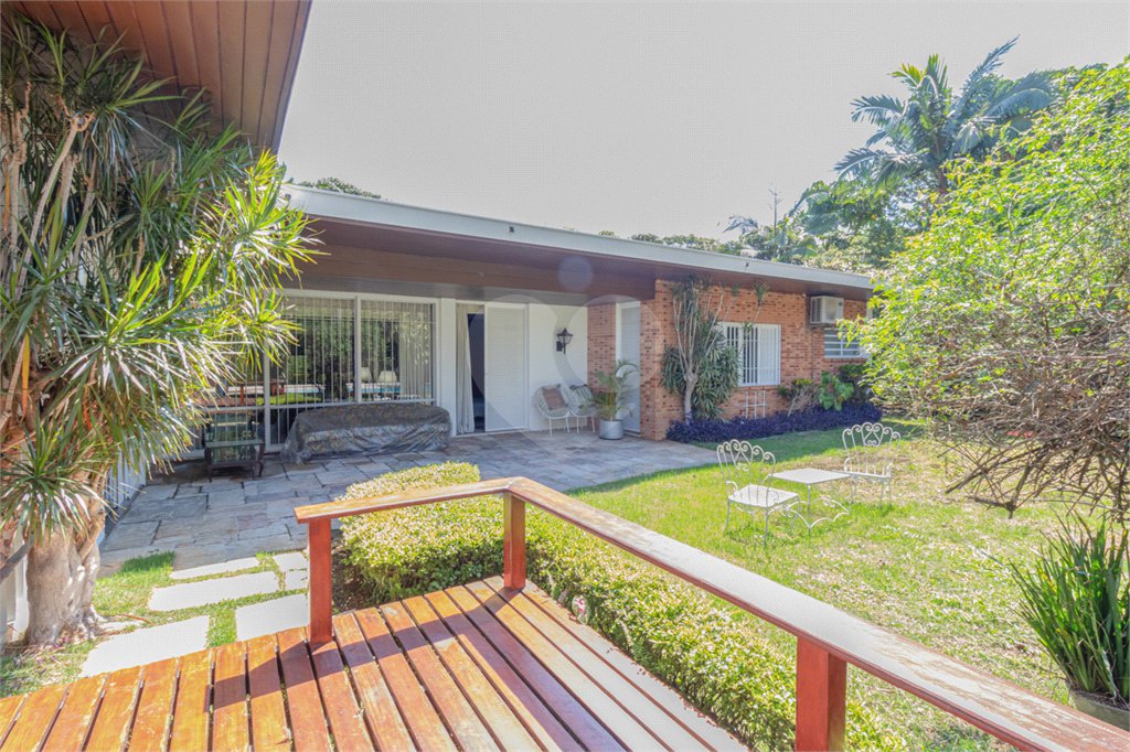 Casa Térrea à venda com 4 quartos, sendo 2 suítes, em Alto de Pinheiros, São Paulo, SP