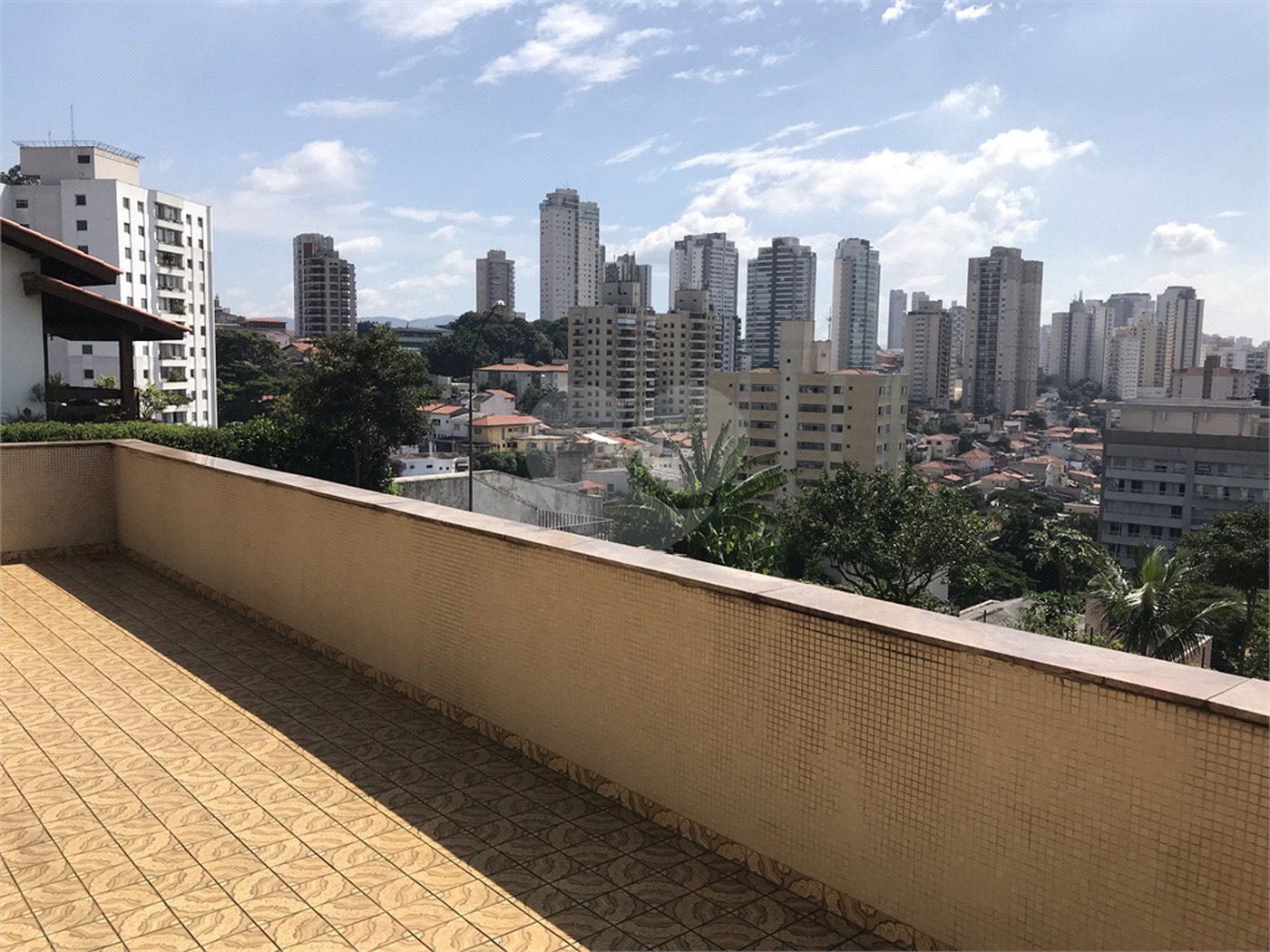 Sobrado à venda com 5 quartos, sendo 1 suíte, em Jardim São Bento, São Paulo, SP