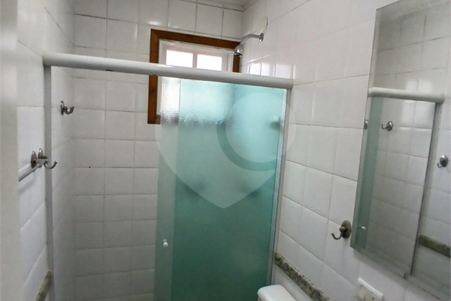Casa à venda ou para alugar com 3 quartos, sendo 2 suítes, no condomínio Chácara das Rosas, São Paulo - SP