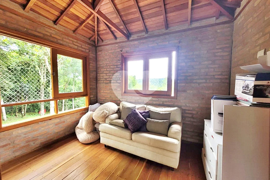 Casa à venda com 3 quartos, sendo 1 suíte, em Serra da Cantareira, Mairiporã, SP