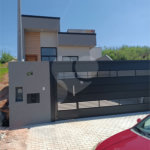 Casa à venda com 3 quartos, sendo 1 suíte, no condomínio Residencial Jardins da Catalunha, Atibaia - SP