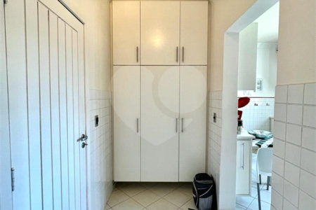 Casa à venda com 5 quartos, sendo 3 suítes, no condomínio Santa Teresa 1, Vinhedo - SP