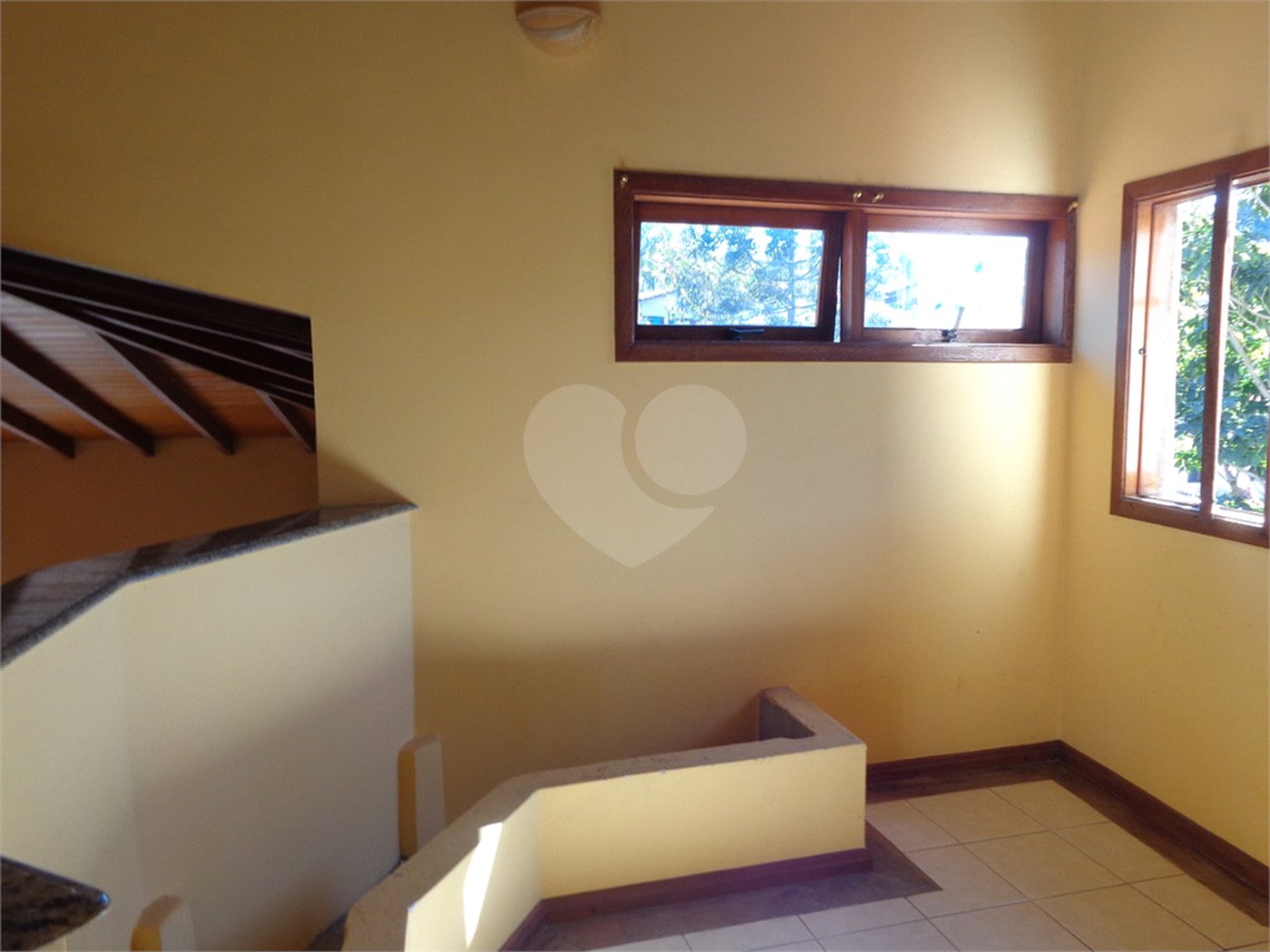 Sobrado à venda com 5 quartos, sendo 1 suíte, em Serra da Cantareira, Mairiporã, SP
