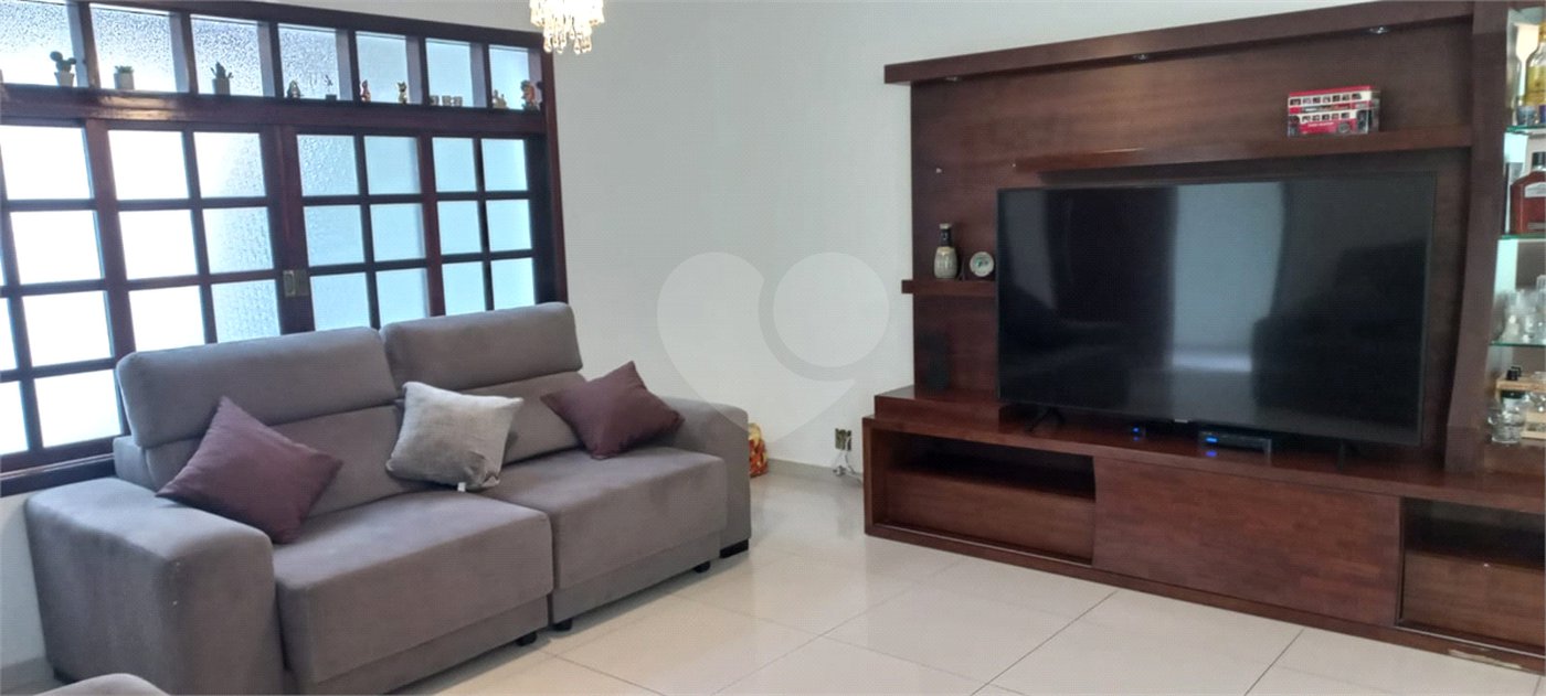 Sobrado à venda com 3 quartos, sendo 1 suíte, em Vila Ema, São Paulo, SP